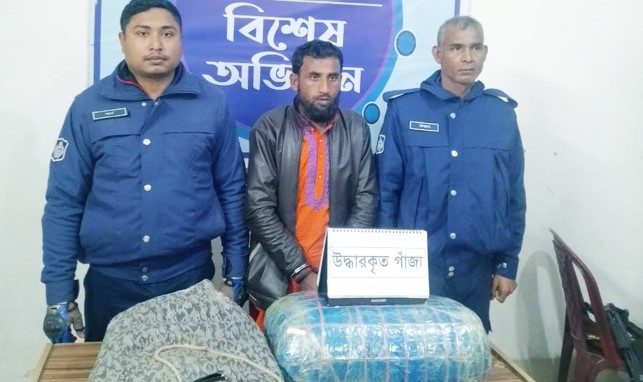 ইজতেমার বাসে মুসল্লি সেজে মাদক পাচারের সময় পুলিশের জালে আটক